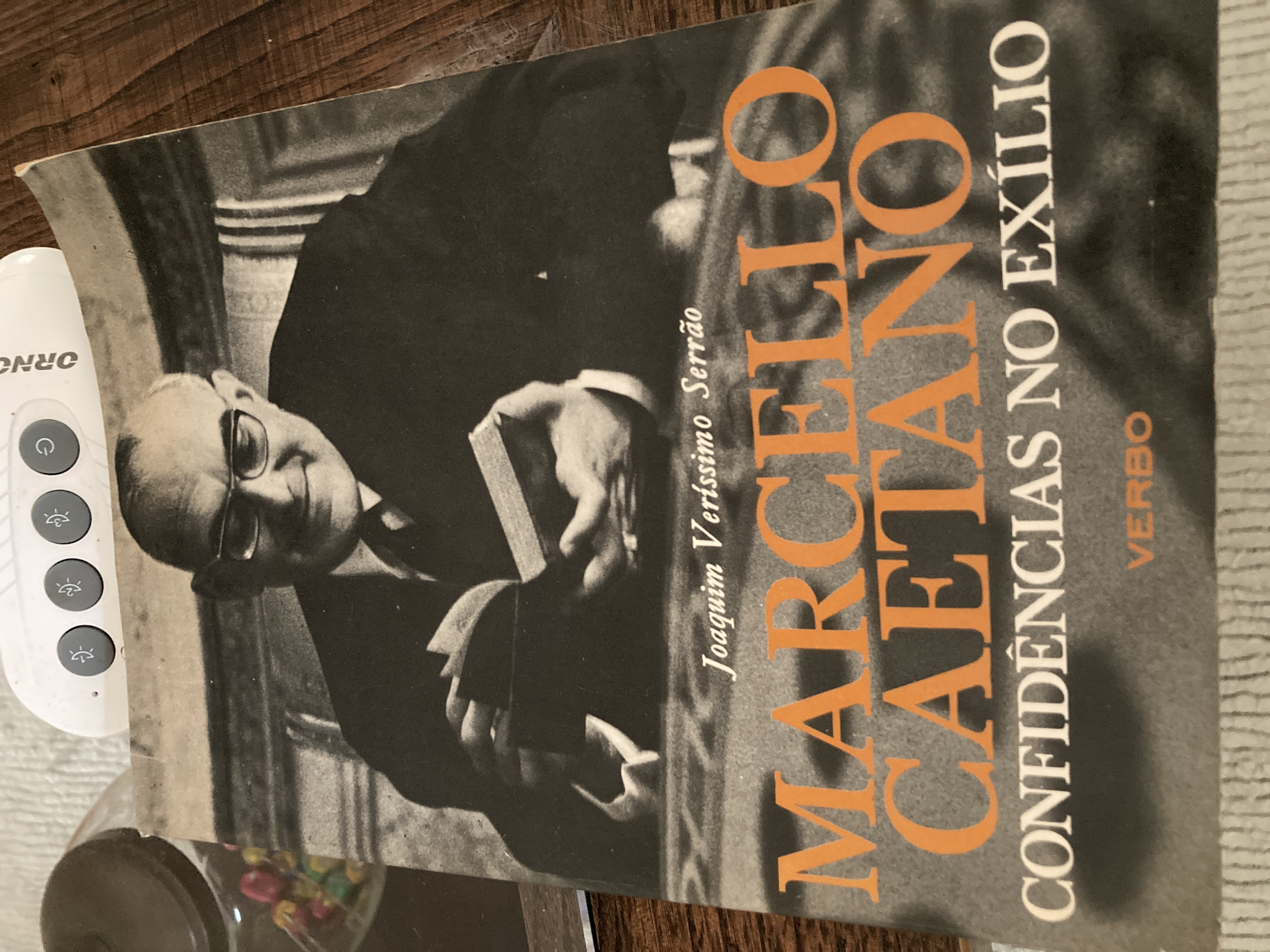 Marcello Caetano confidências no exilio - Capa