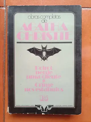 Poirot perde uma cliente / Crime nos estábulos de Agatha Christie | LivrosPT